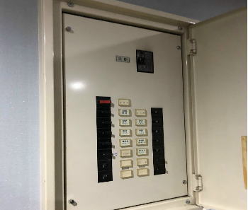 ビル用分電盤もモンマユニバーサルテクノ株式会社